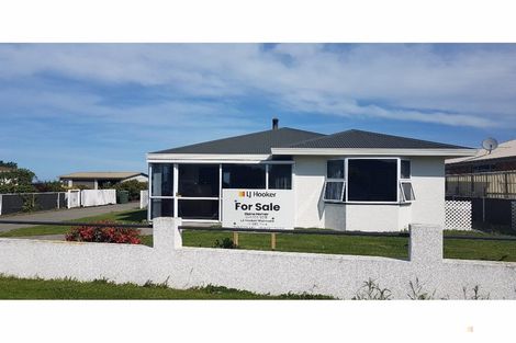 Photo of property in 19 Timaru Road, Waimate, 7924