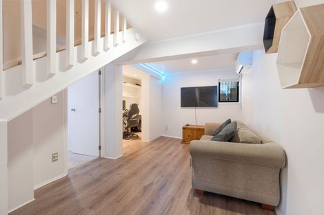 Photo of property in 113 Vipond Road, Stanmore Bay, Whangaparaoa, 0932