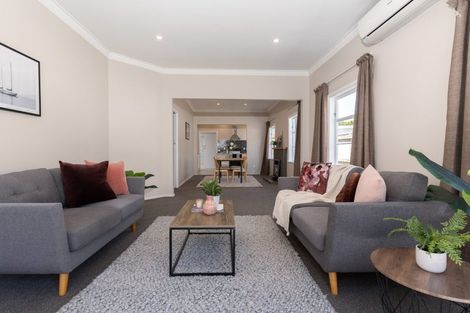 Photo of property in 7b Romney Square, Tawa, Wellington, 5028