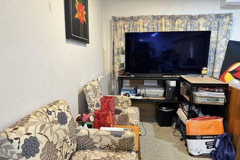 Photo of property in 72 Peach Road, Glenfield, Auckland, 0629