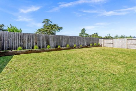 Photo of property in 63 Kaurinui Crescent, One Tree Point, 0118