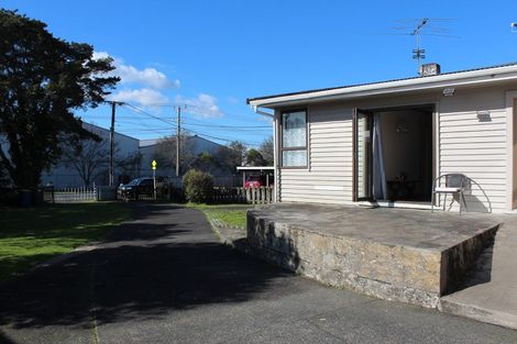 Photo of property in 18 Saint Leonards Road, Kelston, Auckland, 0602