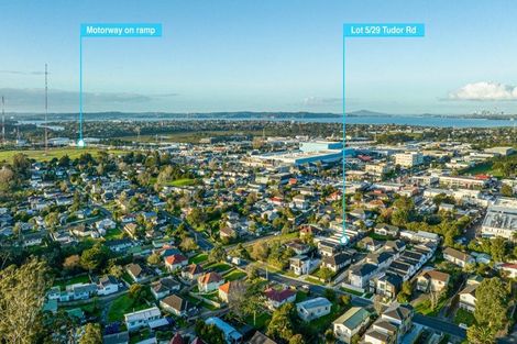 Photo of property in 5/29 Tudor Road, Henderson, Auckland, 0610