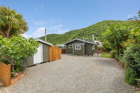 Photo of property in 46 Beach Road, Waikawa, Picton, 7220