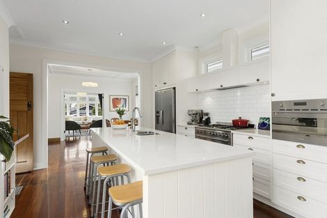 Photo of property in 11 Firth Terrace, Karori, Wellington, 6012