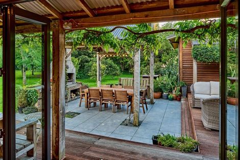 Photo of property in 96 Arcus Road, Te Horo, Otaki, 5582