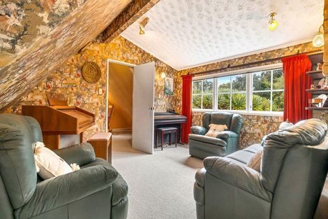 Photo of property in 32 Deane Avenue, Titirangi, Auckland, 0604