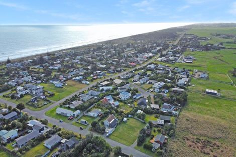 Photo of property in 24 Kitchener Street, Te Horo Beach, Otaki, 5581