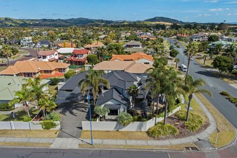 Photo of property in 2 Santa Monica Drive, Papamoa Beach, Papamoa, 3118