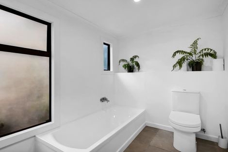 Photo of property in 20 Parris Street, Moturoa, New Plymouth, 4310