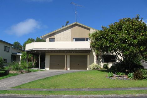 Photo of property in 8 Tiri View Place, Waiake, Auckland, 0630