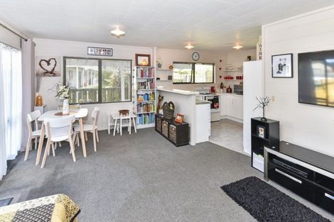 Photo of property in 2/17 Leaming Place, Clarks Beach, 2122