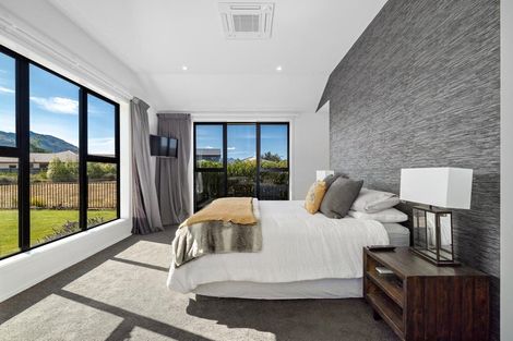 Photo of property in 13 Sapphire Spring Rise, Wanaka, 9305