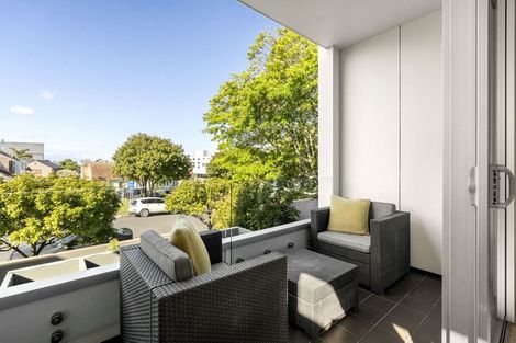 Photo of property in 2/4 Campbell Road, Takapuna, Auckland, 0622