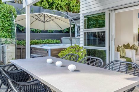 Photo of property in 53 Manor Park, Sunnyhills, Auckland, 2010