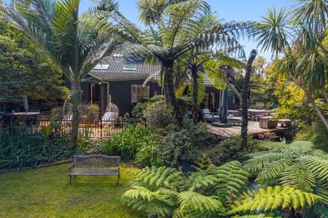 Photo of property in 19 Atarua Gardens, Waiatarua, Auckland, 0604