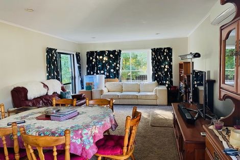 Photo of property in 122 Mahia Road, Wattle Downs, Auckland, 2103