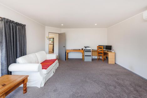 Photo of property in 15 Ashburn Lane, Awapuni, Palmerston North, 4412