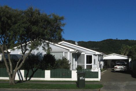 Photo of property in 5 Kawatiri Grove, Wainuiomata, Lower Hutt, 5014