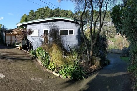 Photo of property in 15 Linda Street, Oakura, 4314