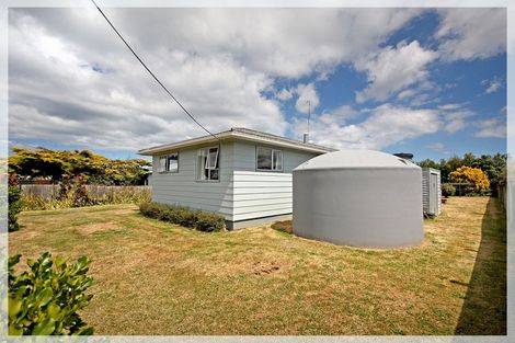 Photo of property in 14 Punga Street, Tangimoana, 4822