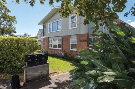 Photo of property in 1/221 Hurstmere Road, Takapuna, Auckland, 0622