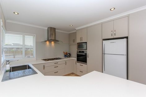 Photo of property in 18 Veale Road, Frankleigh Park, New Plymouth, 4310