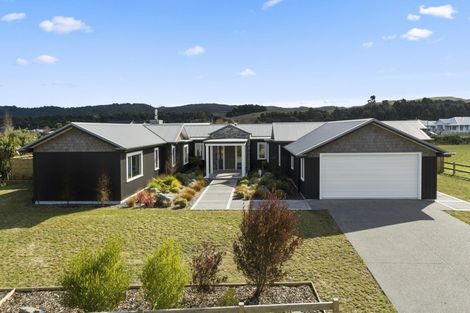 Photo of property in 56 Oakdale Drive, Kinloch, Taupo, 3377