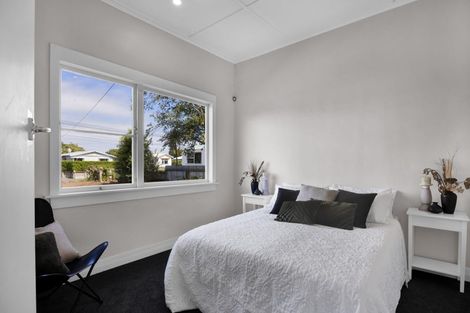 Photo of property in 35 Gladstone Street, Hawera, 4610