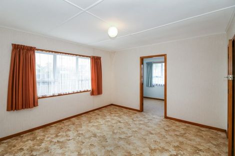 Photo of property in 15 Turakina Street, Merrilands, New Plymouth, 4312