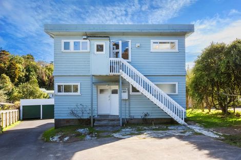 Photo of property in 2/199 Newlands Road, Newlands, Wellington, 6037