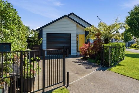 Photo of property in 1 Hanlow Place, Pyes Pa, Tauranga, 3112