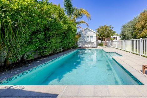 Photo of property in 6 Thistle Street, Napier South, Napier, 4110