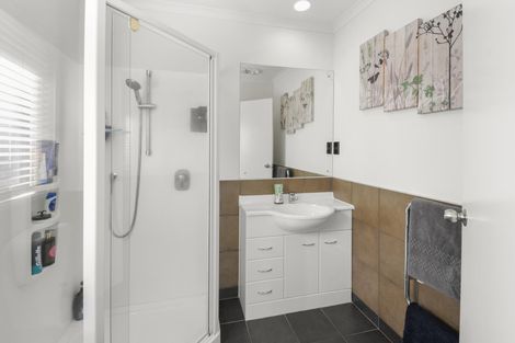 Photo of property in 25 Croftview Road, Wattle Downs, Auckland, 2103