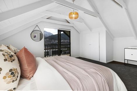 Photo of property in 15 Oregon Drive, Kelvin Heights, Queenstown, 9300
