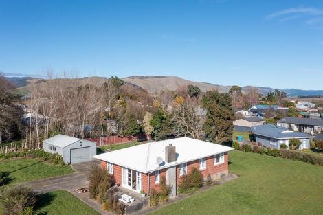 Photo of property in 28 Rata Street, Tokomaru, Palmerston North, 4474