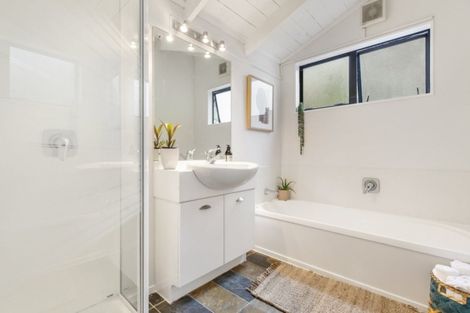 Photo of property in 31 Scenic Drive, Titirangi, Auckland, 0604