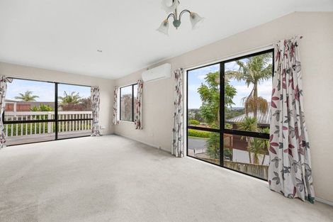 Photo of property in 18 Van Dyke Place, West Harbour, Auckland, 0618