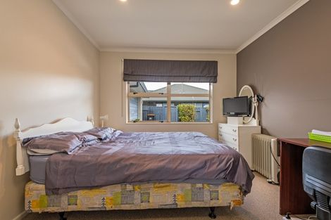 Photo of property in 6 Orlando Way, Kelvin Grove, Palmerston North, 4414