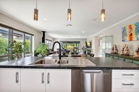 Photo of property in 122 Pohutukawa Place, Waiwhakaiho, New Plymouth, 4312