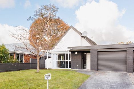 Photo of property in 14 Seaton Court, Hokowhitu, Palmerston North, 4410