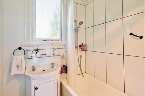 Photo of property in 55 Fairview Crescent, Kelburn, Wellington, 6012