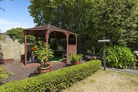 Photo of property in 2 Golf Road, Heretaunga, Upper Hutt, 5018