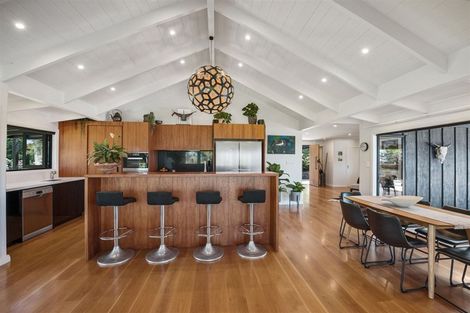 Photo of property in 5 Ngarahana Avenue, Paremoremo, Auckland, 0632