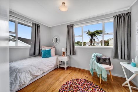 Photo of property in 5 Anson Place, Westown, New Plymouth, 4310