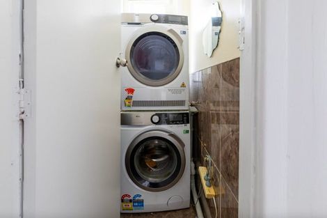 Photo of property in 61a Cobham Crescent, Kelston, Auckland, 0602