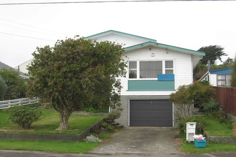 Photo of property in 24 Oswald Crescent, Paparangi, Wellington, 6037