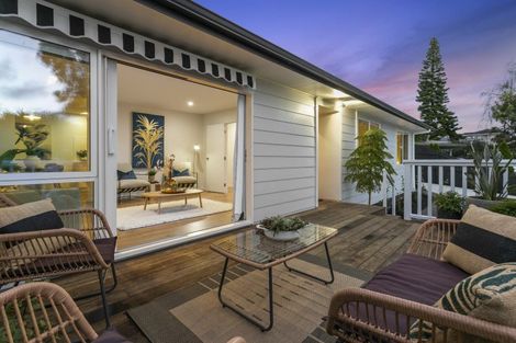 Photo of property in 8a Steen Place, Mangere Bridge, Auckland, 2022