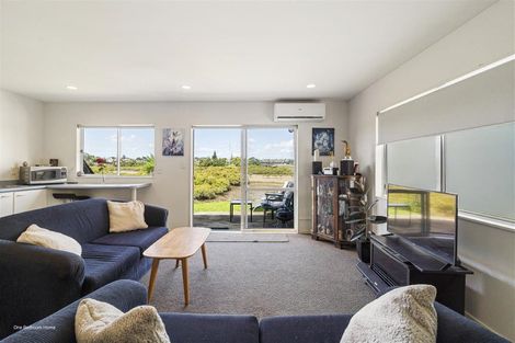 Photo of property in 51 Queen Mary Avenue, New Lynn, Auckland, 0600