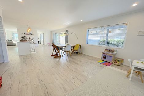 Photo of property in 17 Caldera Drive, Long Bay, Auckland, 0630